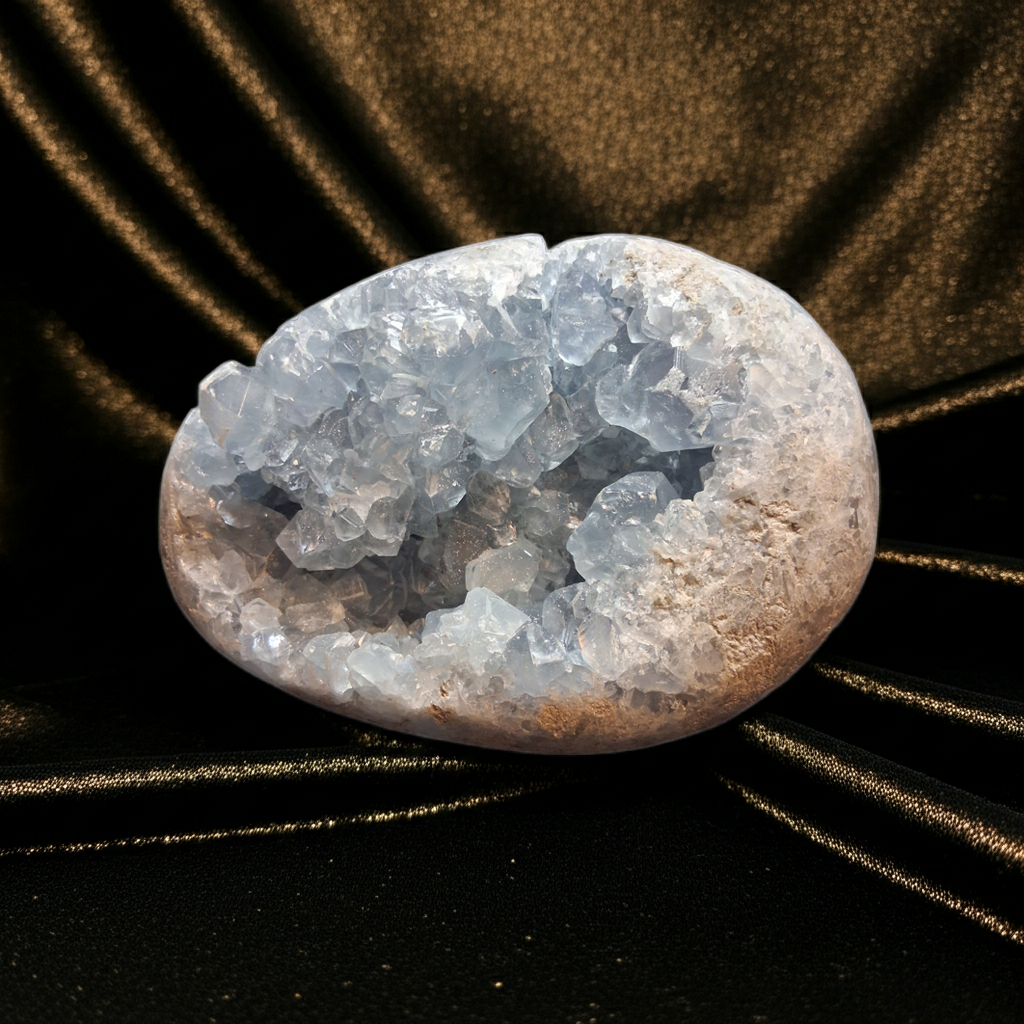 Natural Celestite Geode – Premium Blue Crystal Display Piece – Approx. 2 kg (15 × 11 cm)