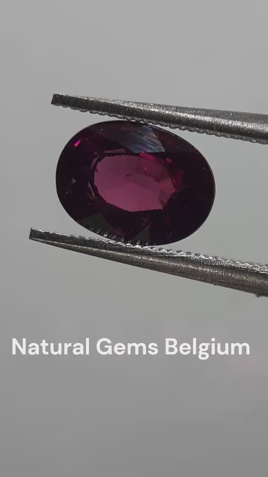 Natural pinkish purple Rhodolite Garnet - 1.32 ct - Oval - unheated - Africa - certified by NGB