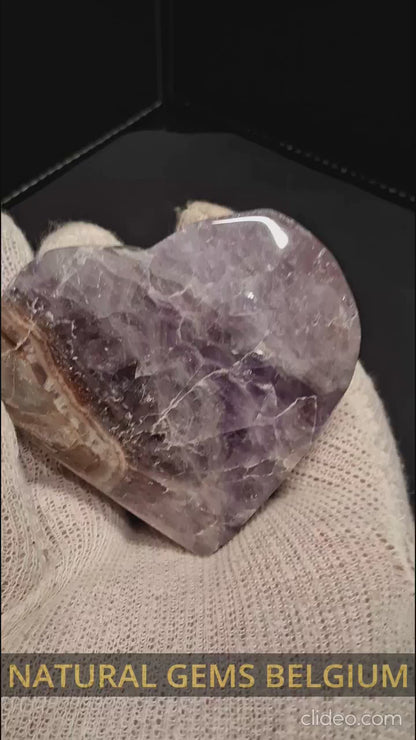 Natural Amethyst Palmstone - heart shaped - meditation or decoration - Mexico