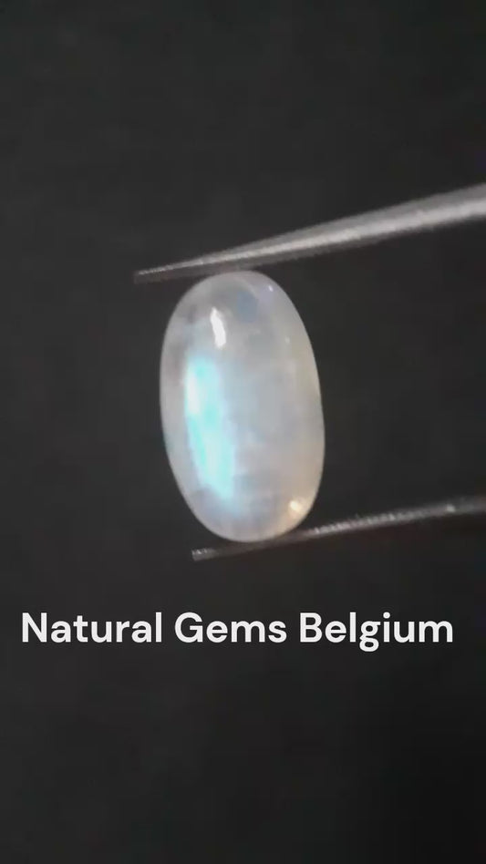 Natural Moonstone - light blue adularescence - 5.010 ct - oval - certified natural