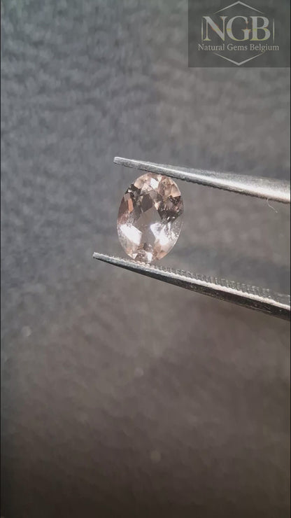Natural subtle peach pink Morganite - 5*7 mm - 0.765 ct - oval - unheated