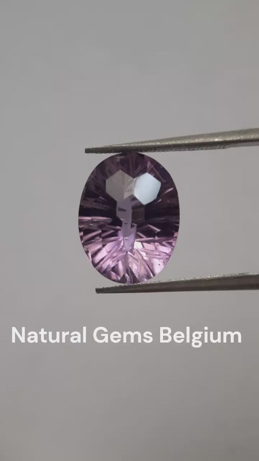 Natural violet purple Amethyst - 4.367 ct - oval - custom cut - excellent cut