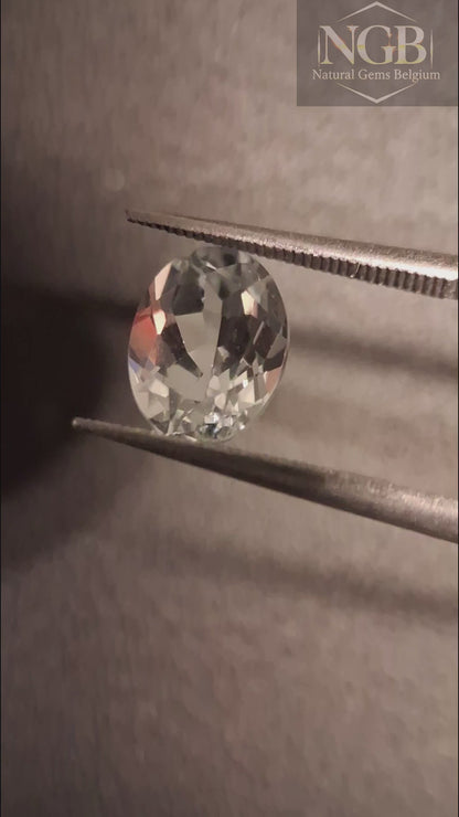 Natural White Topaz - oval faceted - 2.380 ct