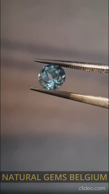 Natural Swiss Blue Topaz - 0.589 ct - round - irradiated - high quality - certified natural.