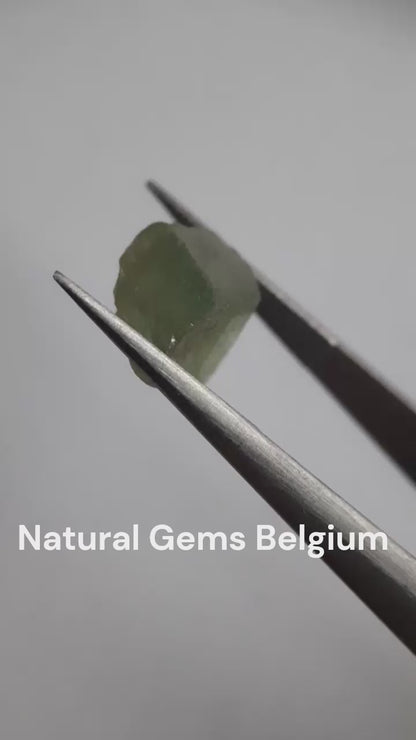 Natural green Apatite - 4.413 ct - Rough Gemstone for faceting