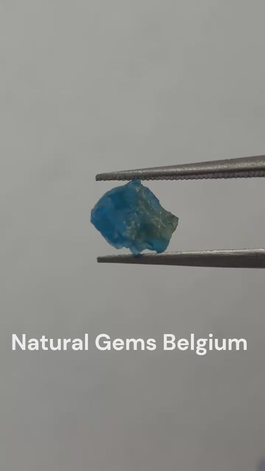 Natural Blue Apatite - 0.68 ct - Rough Gemstone - unheated