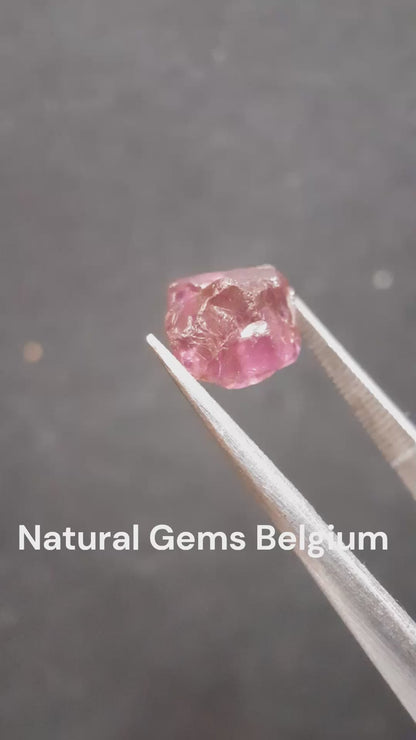 Natural Rhodolite Garnet - 3.309 ct - Rough Garnet for faceting - unheated - purplish pink