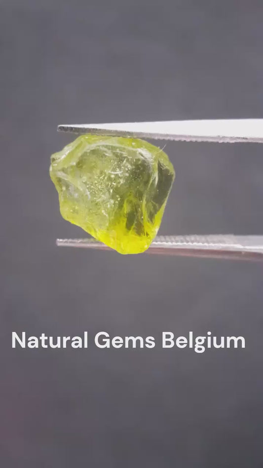 Natural Green Peridot - 3.949 ct - rough gemstone - for faceting - certified natural