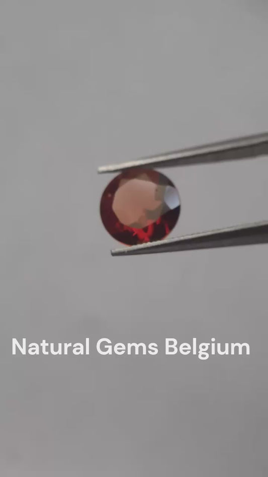 Natural purplish pinkish red Rhodolite Garnet - 1.075 ct - round - unheated.