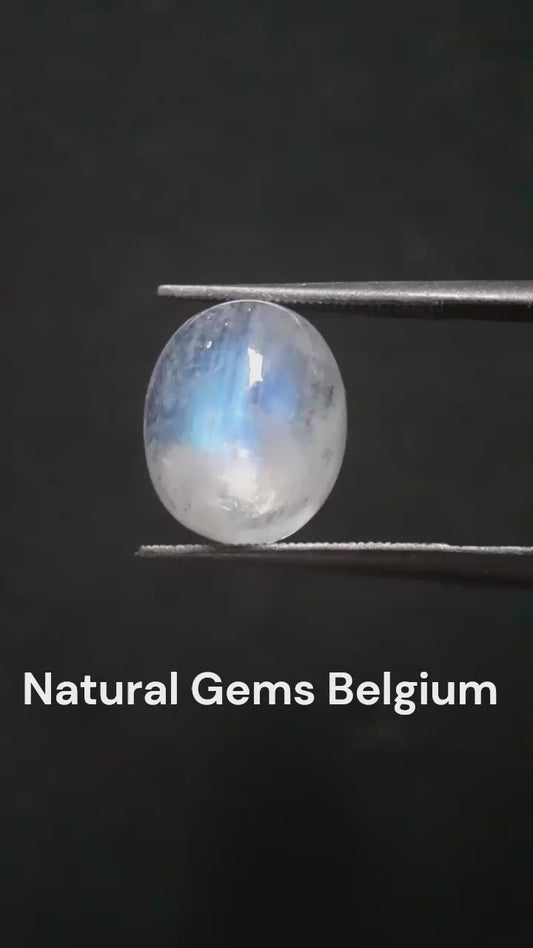 Natural Moonstone - blue adularescence - 4.210 ct - oval - certified natural