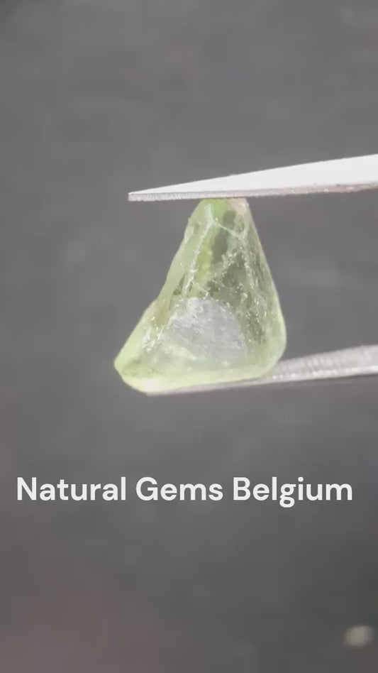 Natural Green Peridot - 5.754 ct - rough gemstone - for faceting - certified natural