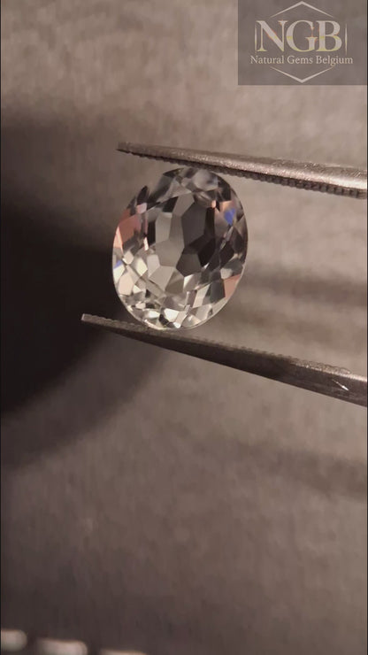 Natural White Topaz - oval faceted - 2.175 ct
