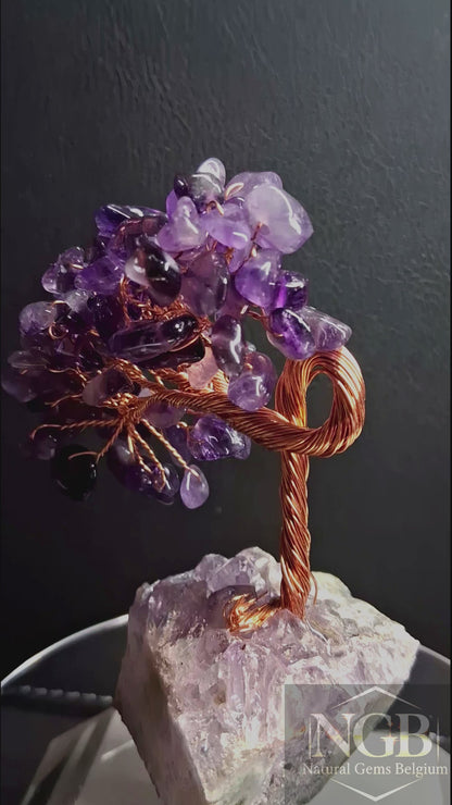 Arbre en cristal d'améthyste naturel sur socle de géode d'améthyste – Décoration faite à la main en fil de cuivre – 8,1 cm
