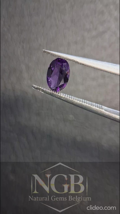 Améthyste facettée violet foncé taille ovale 0,420 ct – Gemme d'améthyste naturelle
