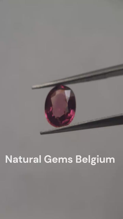 Natural purplish pink Rhodolite Garnet - 1.287 ct - oval - unheated.