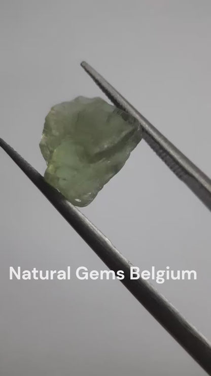 Natural green Apatite - 3.679 ct - Rough Gemstone