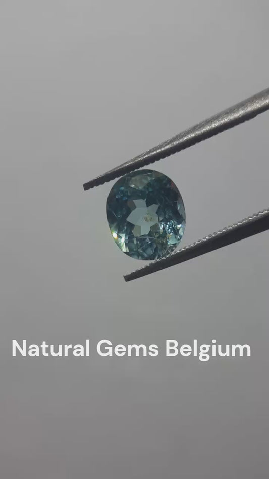 Natural bluish green Apatite - 1.08 ct - oval - unheated - certified by NGB