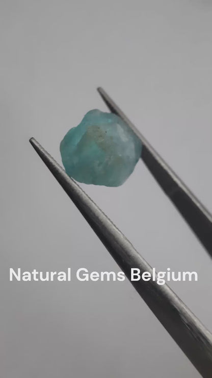 Natural bluish green Apatite - 2.730 ct - Rough Gemstone - for faceting