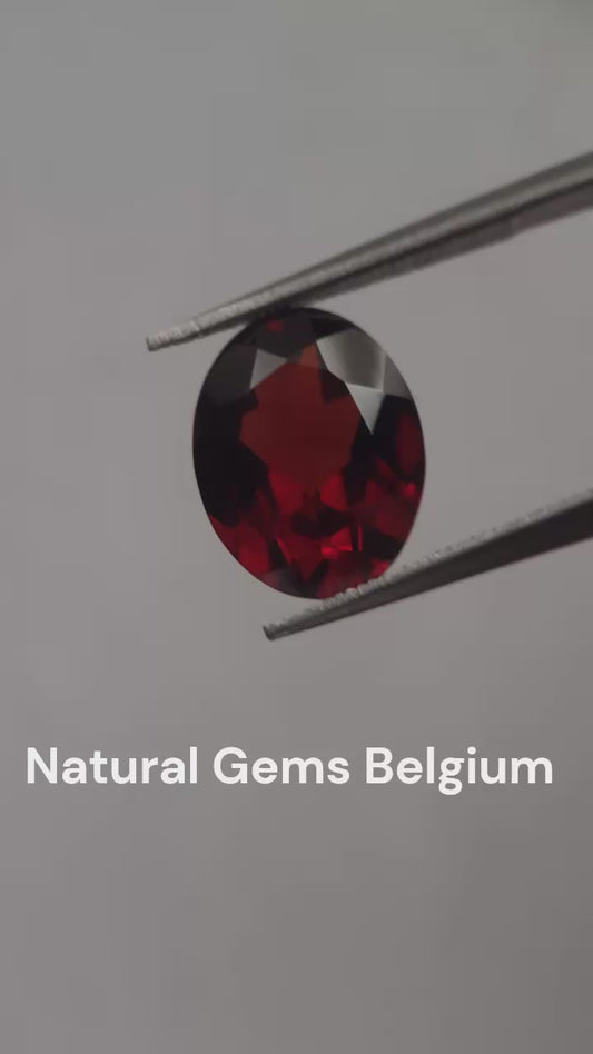 Natural red Rhodolite Garnet - 2.848 ct - oval - unheated