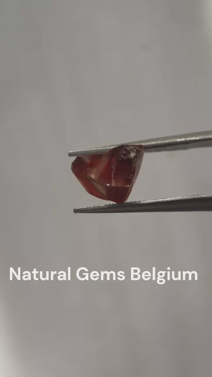 Natural red rhodolite Garnet - 2.370 ct - Rough Gemstone - for facetting