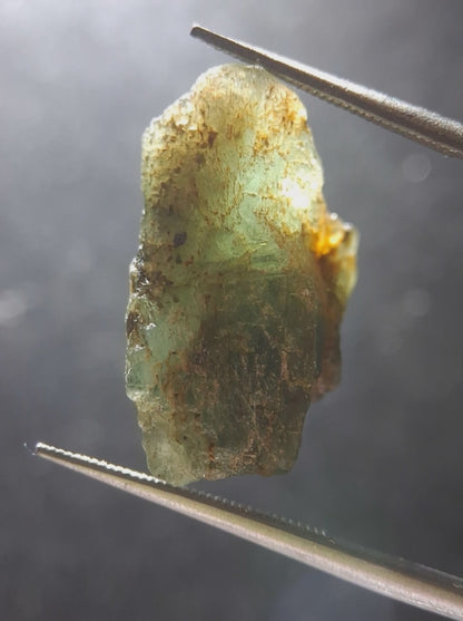 Video for Rough Emerald - 10.006 ct - green rough emerald crystal