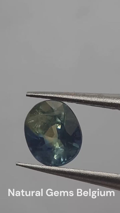 Natural Bicolor yellowish green and blue Sapphire - 0.58 ct - Oval - unheated -  Certified by NGB