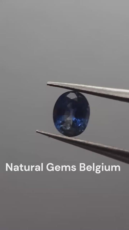 Natural light blue to deep Blue Sapphire - 0.31ct - oval - Heated - Madagascar - Certified by NGB