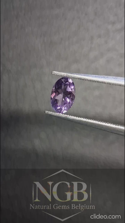 Améthyste violet moyen ovale facettée 0.465 ct – Pierre précieuse améthyste naturelle