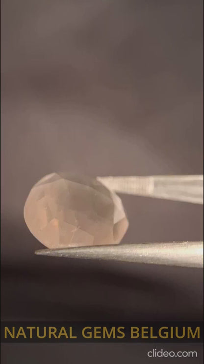 Natural light pink rose quartz - 8.682 ct - oval - rose cut