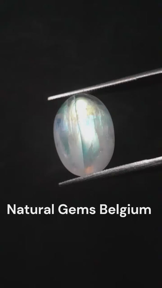 Natural Moonstone - tricolor adularescence - 4.315 ct - oval - certified natural