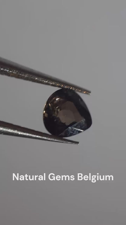 Natural bluish purple Sapphire - 0.43 ct - pear - unheated - Tanzania - Certified by NGB