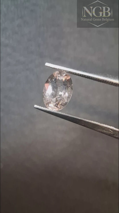 Natural subtle peach pink Morganite - 0.758 ct - oval - unheated