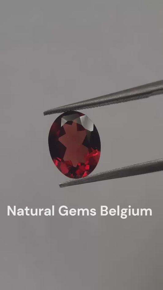 Natural red Rhodolite Garnet - 1.734 ct - oval - unheated