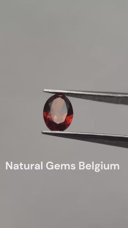 Natural red Rhodolite Garnet - 0.909 ct - oval - unheated