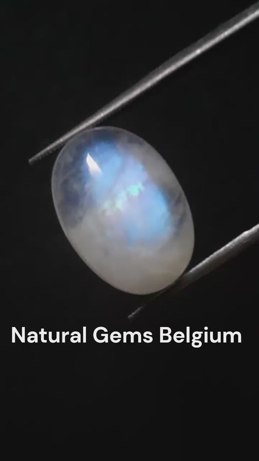 Natural Moonstone - blue adularescence - 8.870 ct - oval - certified natural