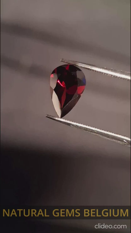 Natural Garnet - Rhodolite - 1.460 ct - pear - unheated- red
