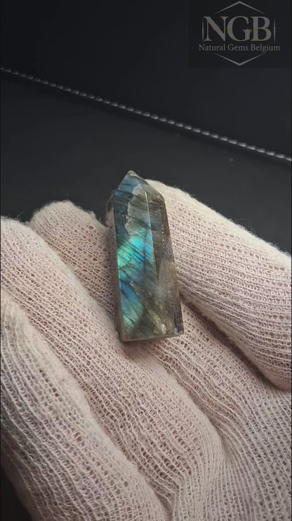 Labradorite tower - natural labradorite - 4.3 cm - hexagon tower