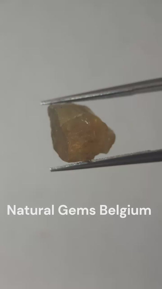 Natural orangy yellow Apatite - 2.88 ct - Rough Gemstone - unheated