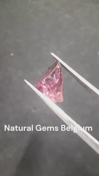 Natural Rhodolite Garnet - 2.807 ct - Rough Garnet for faceting - unheated - reddish purplish pink