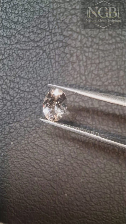 Natural subtle peach pink Morganite - 5*7 mm - 0.650 ct - oval - unheated