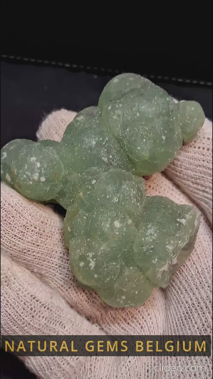 Natural Prehnite - Rough - lapidary, collectible or decorative - 6.6x6.4 cm - AKA Grape stone