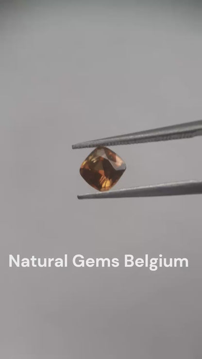 Natural brownish orangey yellow shpene - 0.565 ct - cushion - unheated