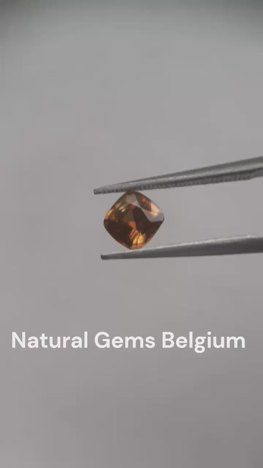 Natural brownish orangey yellow shpene - 0.565 ct - cushion - unheated