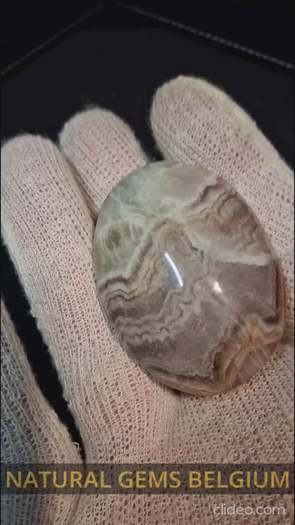 Natural Agate Palmstone - oval - 5x4 cm - crazy lace agate