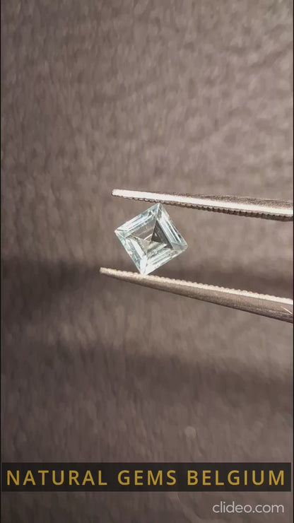 Topaze naturelle - Bleu ciel - 0,460 ct - carrée - irradiée