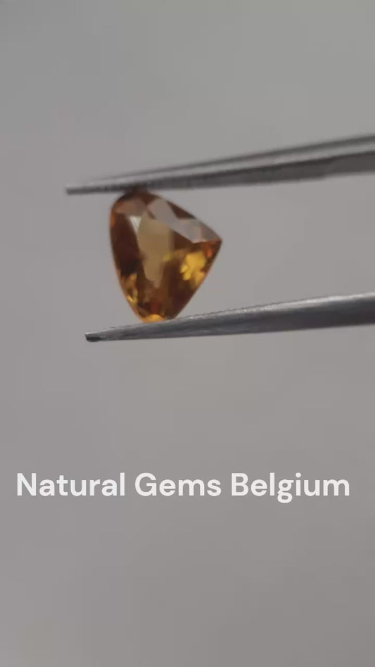 Natural orangey yellow shpene - 0.889 ct - Pear - unheated