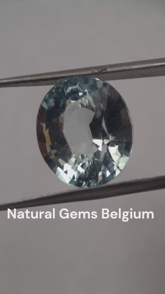 Natural light blue Topaz - 15.31 ct -oval - untreated - certified by NGB