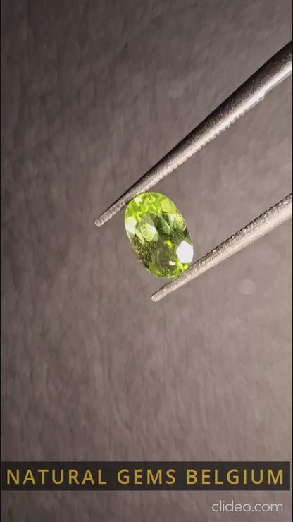 Natural Peridot - 0.599 ct - oval - unheated- green peridot