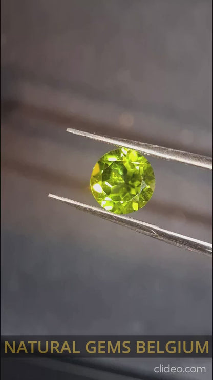 Natural Peridot - 2.356 ct - round - unheated- green peridot