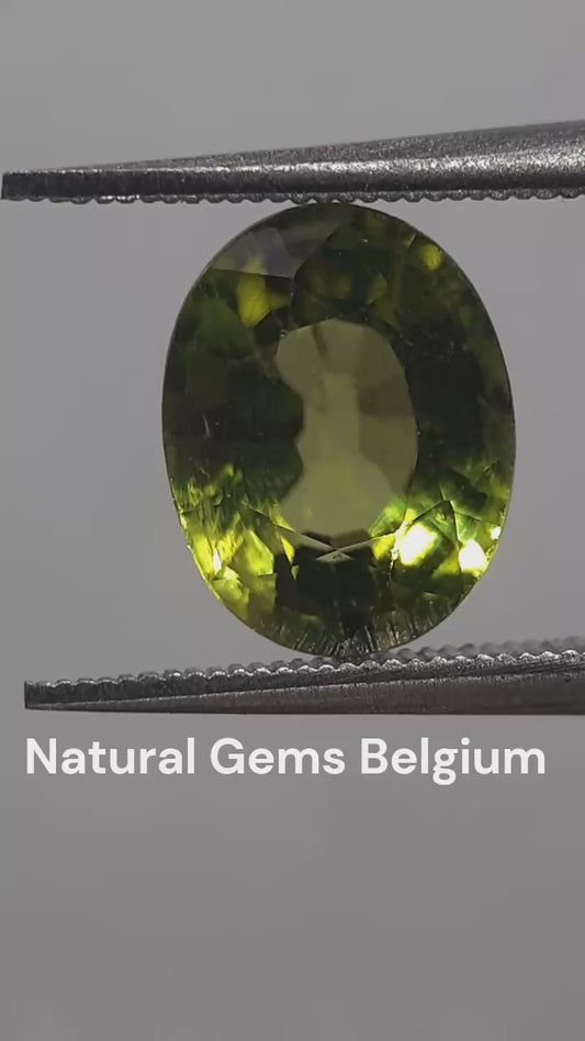 Natural Green Peridot - 1.83 ct - oval -unheated - certified by NGB